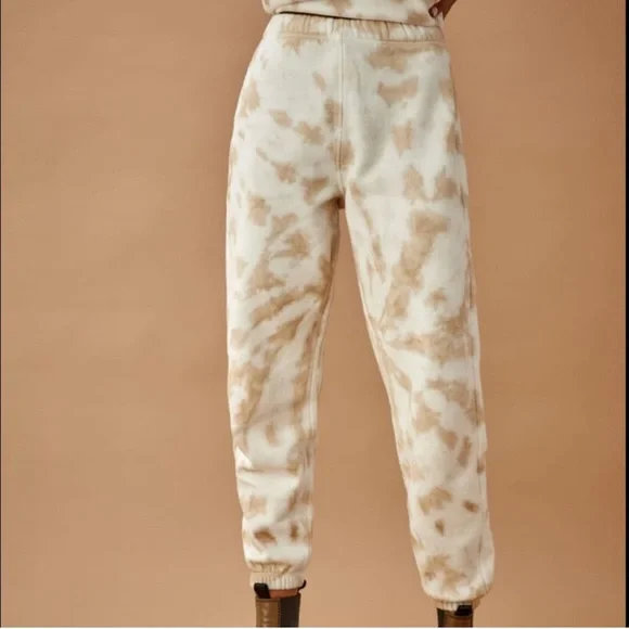 Reformation Beige and White Tie-Dye Sweatpants - Picture 5 of 5